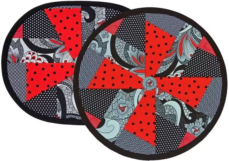 Twist N Twirl Placemat Pattern by Cut Loose Press